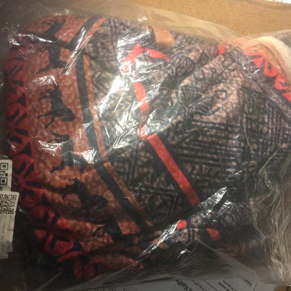 Three amazing sweater with beautiful bright colors in Native American patterns. - Picture 16 of 16